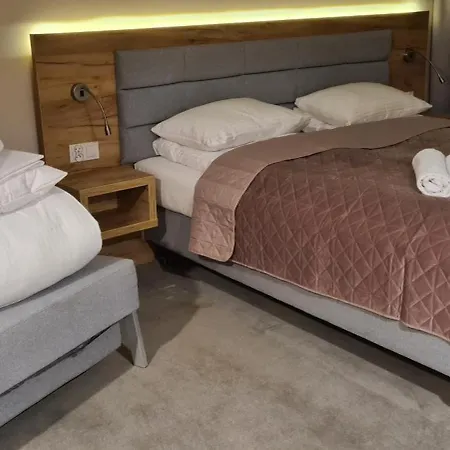 Czarna Gora 131 سيينا