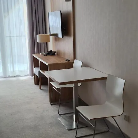 Czarna Gora 131 3* سيينا